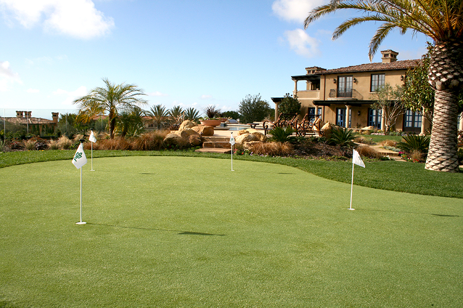 Large artificial grass backyard putting green.